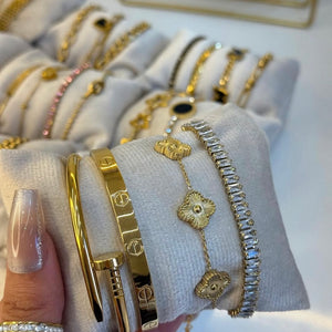 Goldy Bracelet Stack Set