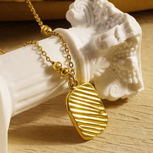 Luxurious Titanium Flower Necklace