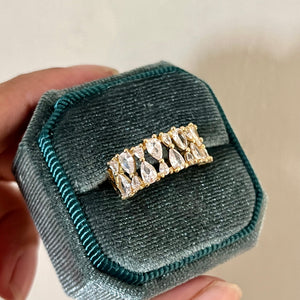 Luxurious Zircon Ring Band