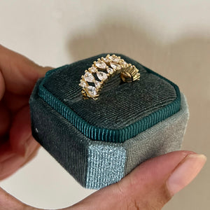 Luxurious Zircon Ring Band