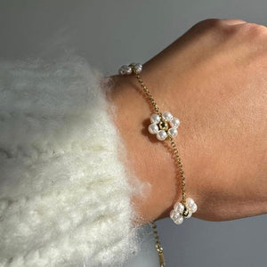 Daisy Pearl Bracelet