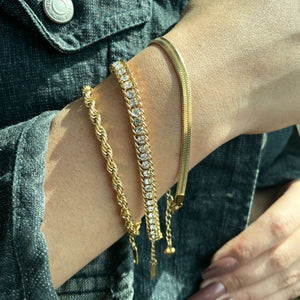 Luxe Golden Bracelet Trio – Elegant & Stylish Set for Women