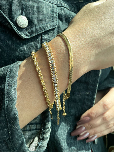 Luxe Golden Bracelet Trio – Elegant & Stylish Set for Women